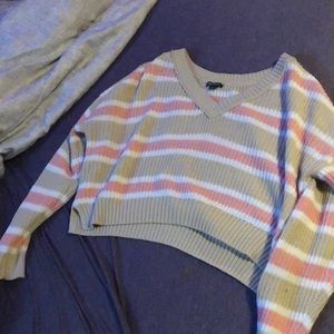 I’m selling a cute sweater